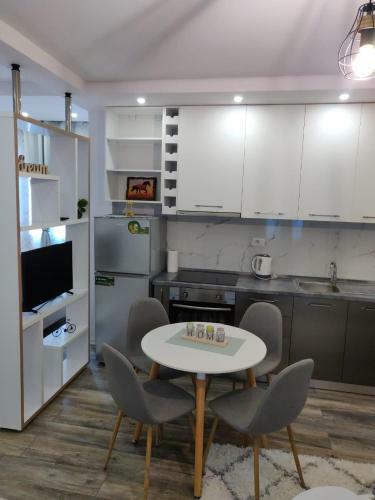 E&a Apartments Guesthouse