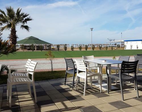 Beach Veranda Home, Gjiri I Lalzit