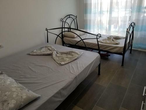 Beach Veranda Home, Gjiri I Lalzit