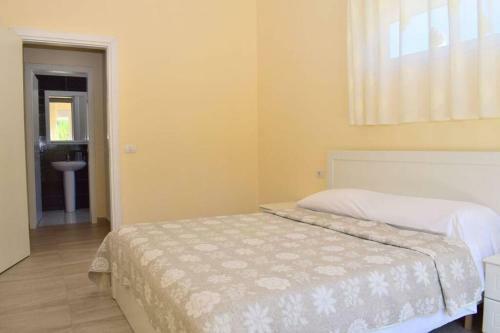 Luna`s Beach Front Apartment, Bay Of Lalzit