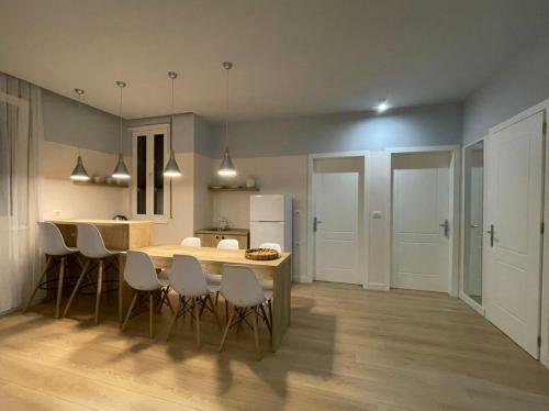 Phi Apartments 1 Min From The Beach - Brand New