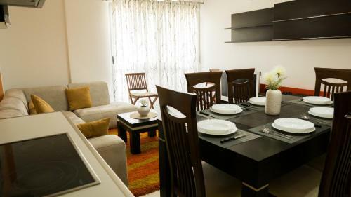 Apartamento Eka Luxury Two-bedroom Penthouse