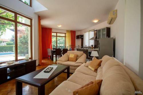 Villa Generaator House