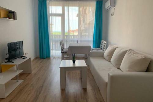 Chateau Aheloy 2, Apartment With Sea View