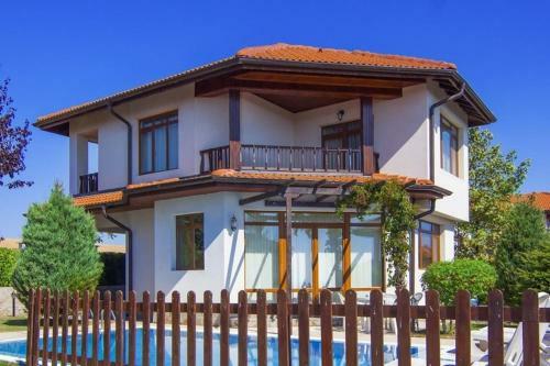 2 Bdr Seaside Villa With Private Pool Near Nesebar & Sunny Beach