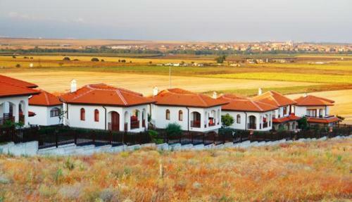 2 Bdr Seaside Villa With Private Pool Near Nesebar & Sunny Beach