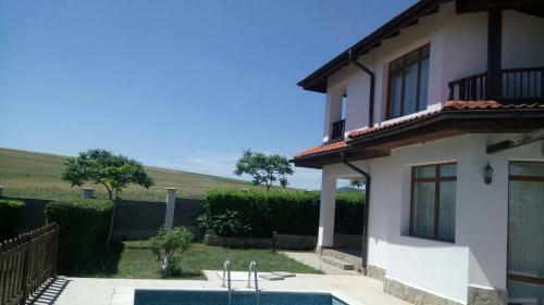 2 Bdr Seaside Villa With Private Pool Near Nesebar & Sunny Beach