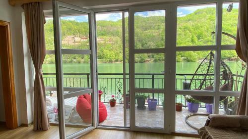 Idila Zvorni?kog Jezera