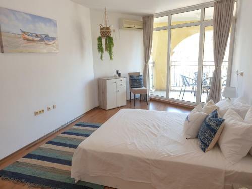 Midia Grand Luxury Beach Apartment