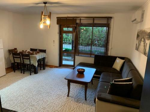 Panteli Apart House