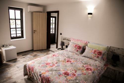 Hostal The Greek House