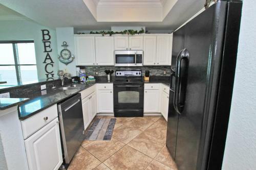 Crystal Shores West By Youngs Suncoast