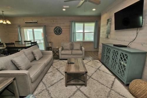 Romeo Beach By Youngs Suncoast