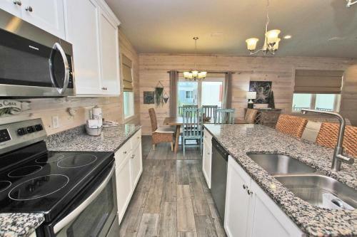 Romeo Beach By Youngs Suncoast