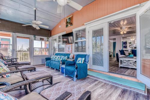 The Cotton Candy Beach House Cottage