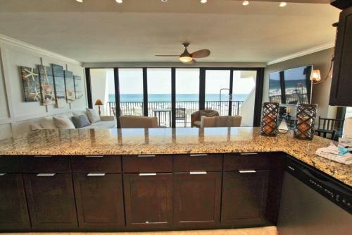 Island Winds West 280 By Youngs Suncoast