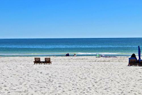 Island Winds West 280 By Youngs Suncoast