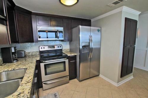 Island Winds West 280 By Youngs Suncoast