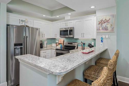 Hotel Crystal Shores III