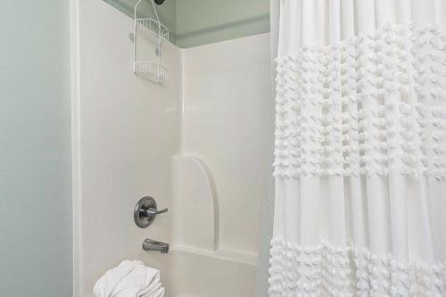 Hotel Crystal Shores III
