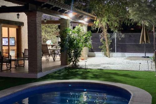 Magnifico Chalet Independiente Con Piscina