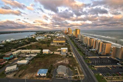 Crystal Tower 1205 By Youngs Suncoast