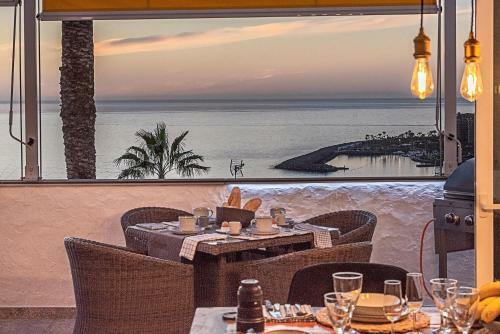 Mogan Luxury Apartment, Sea Views, Jacuzzi And Sauna.