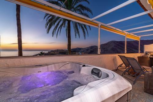 Mogan Luxury Apartment, Sea Views, Jacuzzi And Sauna.