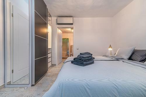 Mogan Luxury Apartment, Sea Views, Jacuzzi And Sauna.