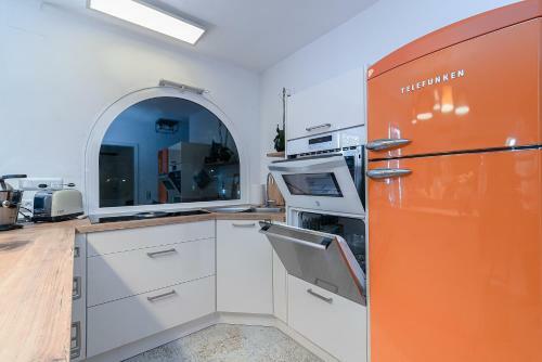 Mogan Luxury Apartment, Sea Views, Jacuzzi And Sauna.