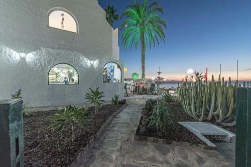 Mogan Luxury Apartment, Sea Views, Jacuzzi And Sauna.
