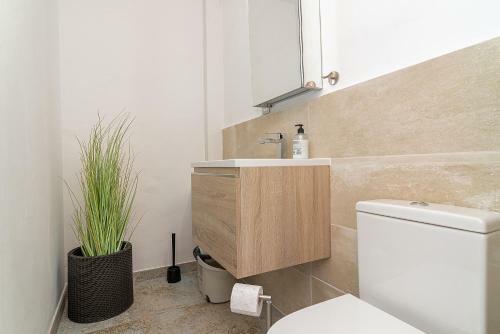 Mogan Luxury Apartment, Sea Views, Jacuzzi And Sauna.