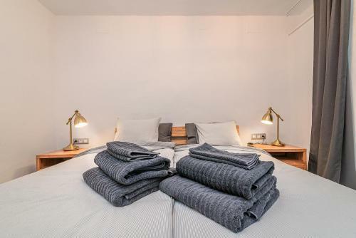 Mogan Luxury Apartment, Sea Views, Jacuzzi And Sauna.