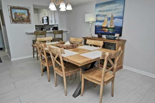 Summerhouse West By Youngs Suncoast