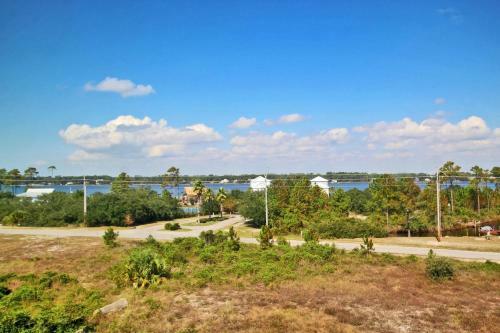 Sea Breeze By Youngs Suncoast