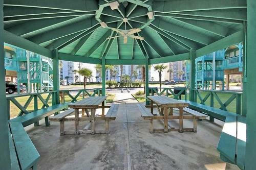 Sea Breeze By Youngs Suncoast