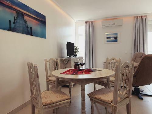 Elegant And Spacious Apartment With Sea Vieuw