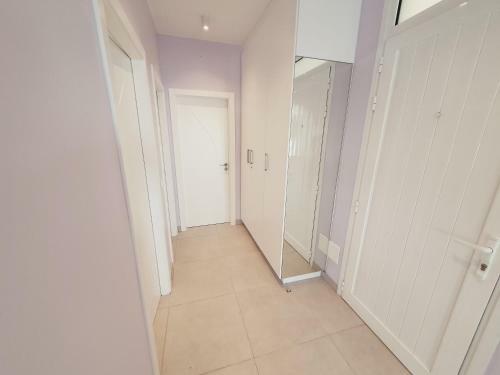 Elegant And Spacious Apartment With Sea Vieuw