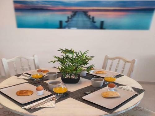 Elegant And Spacious Apartment With Sea Vieuw