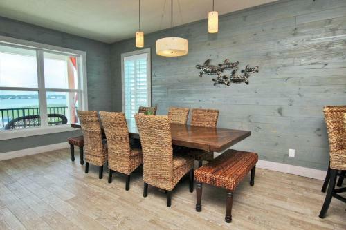Pass Time Cottages By Youngs Suncoast