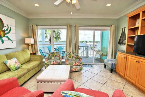 On Golden Pond 8a West By Youngs Suncoast