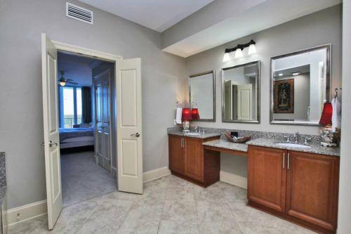 Bel Sole Penthouse 1801 By Youngs Suncoast