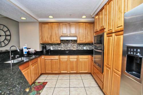 Colonnades 1202 By Youngs Suncoast