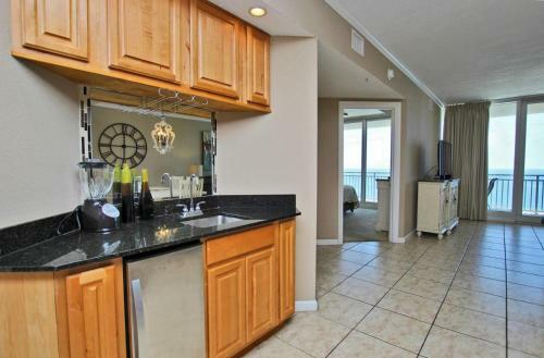 Colonnades 1202 By Youngs Suncoast