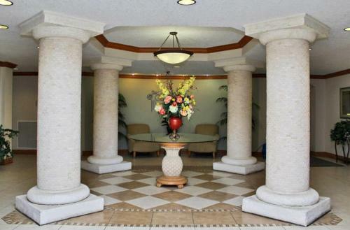 Colonnades 1202 By Youngs Suncoast