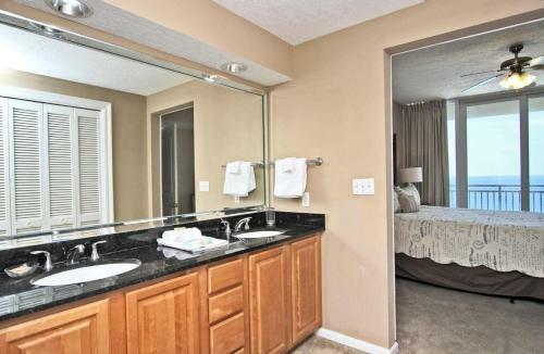 Colonnades 1202 By Youngs Suncoast