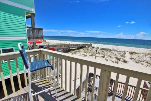 Marilyns Cottage By Youngs Suncoast