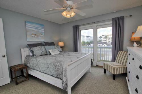 Marilyns Cottage By Youngs Suncoast