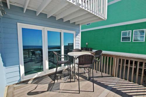 Marilyns Cottage By Youngs Suncoast