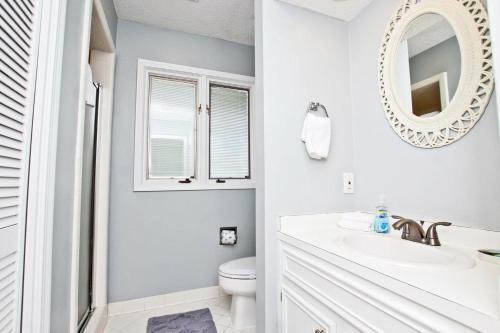 Marilyns Cottage By Youngs Suncoast